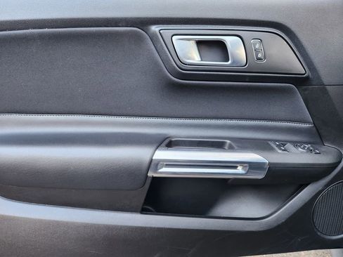 Used 2021 Ford Mustang Coupe image 7