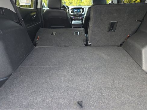 Used 2022 GMC Terrain SLT image 15