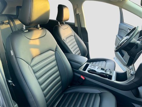 Used 2024 Ford Edge SEL image 28