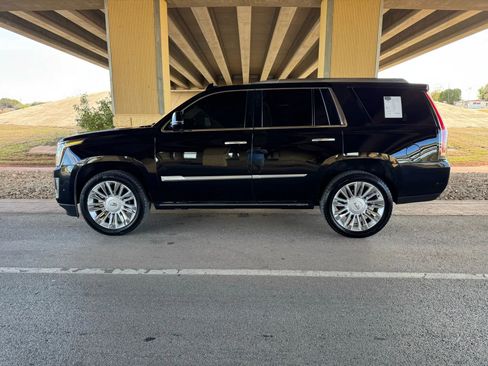 Used 2019 Cadillac Escalade Platinum image 6