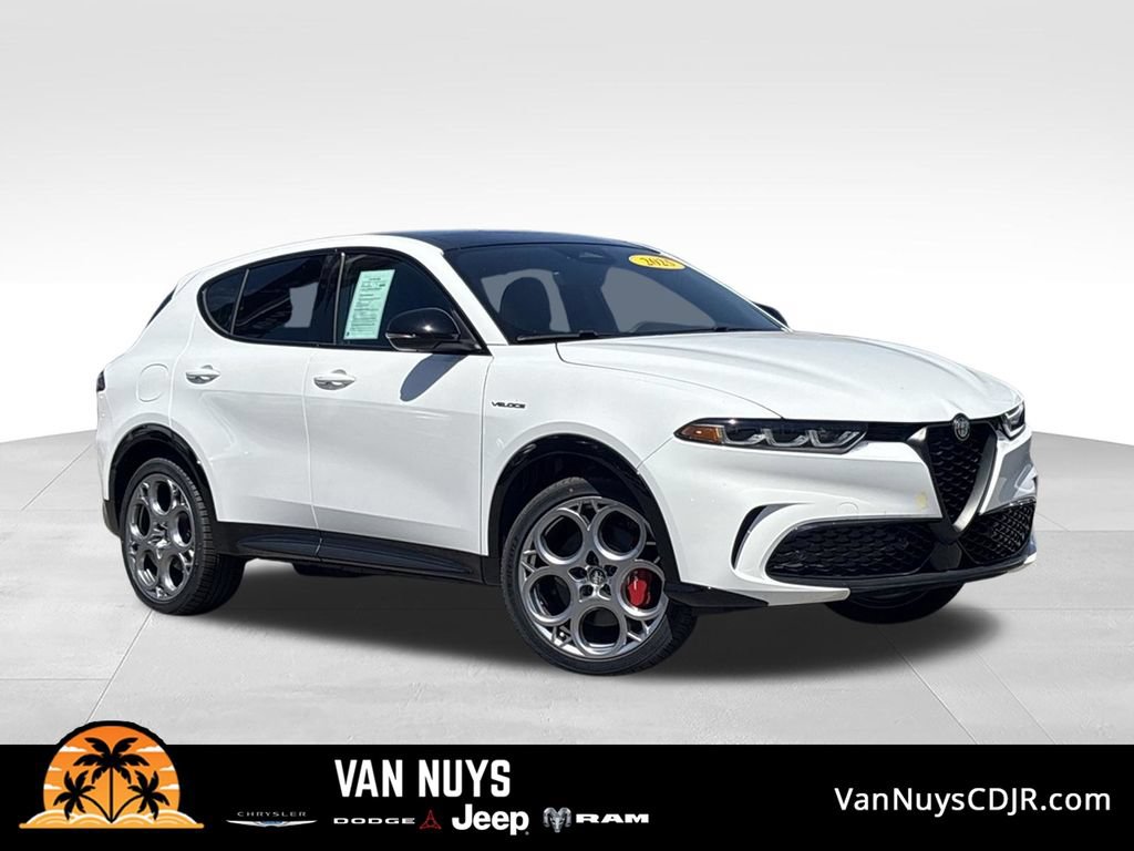 Used 2025 Alfa Romeo Tonale w/ Premium Package AWD/4WD image 1