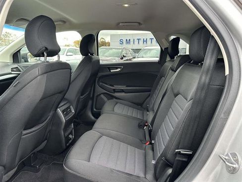 Used 2018 Ford Edge SE image 10