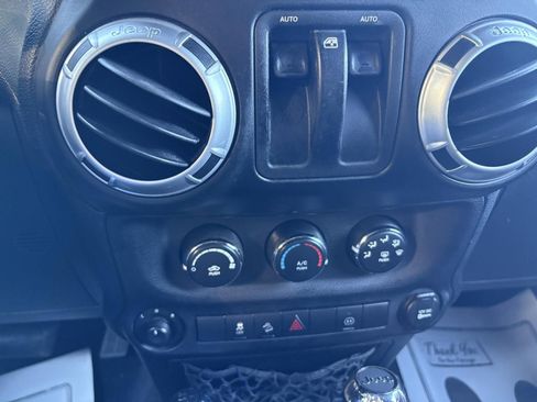 Used 2012 Jeep Wrangler Sahara image 28