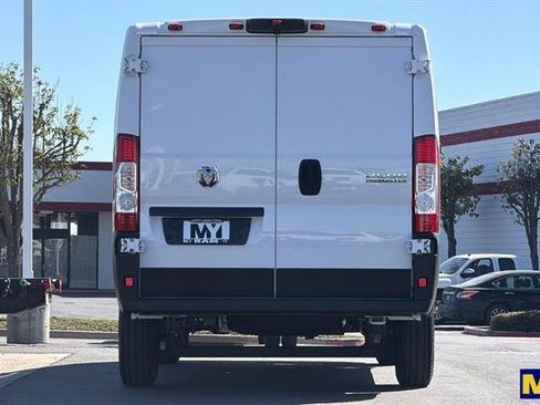 Used 2023 RAM ProMaster 2500 w/ Driver Convenience Group FWD image 5