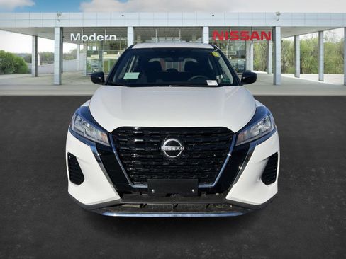 New 2025 Nissan Kicks Play S image 2