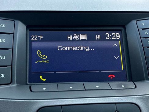 Used 2018 Ford Taurus SEL image 32