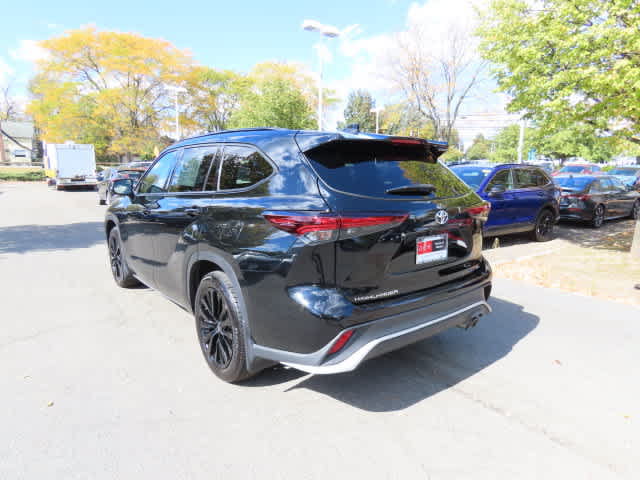 Used 2025 Toyota Highlander XSE AWD/4WD image 4
