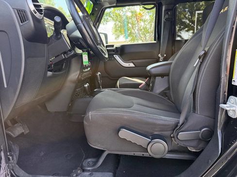 Used 2015 Jeep Wrangler Unlimited Sahara w/ Connectivity Group image 10