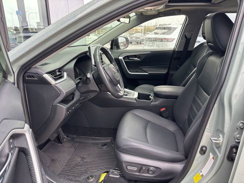 Used 2023 Toyota RAV4 XLE Premium image 10
