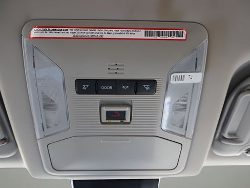 Used 2022 Toyota RAV4 XLE AWD/4WD image 24