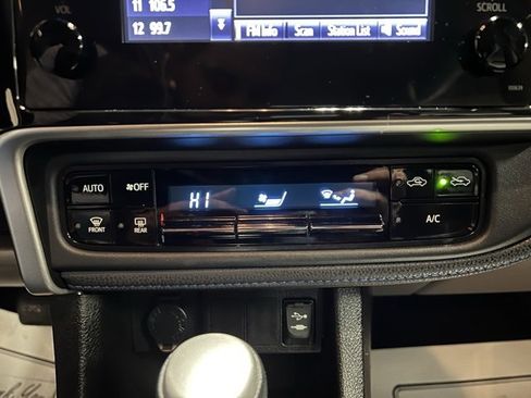 Used 2019 Toyota Corolla L image 37