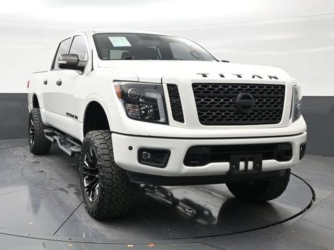 Used 2019 Nissan Titan SL w/ Midnight Edition AWD/4WD image 7