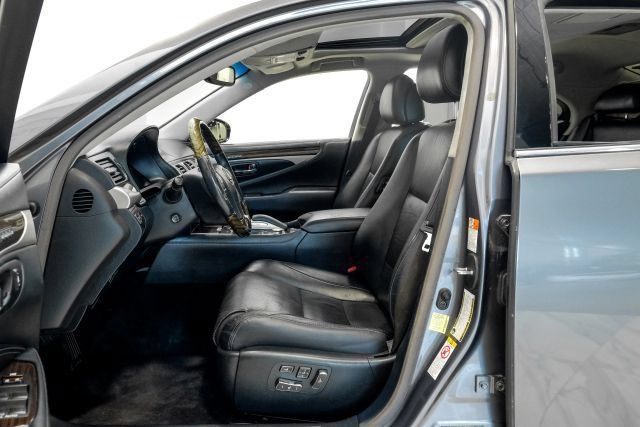 Used 2017 Lexus LS 460 w/ Comfort Package RWD image 5