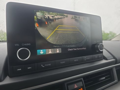Used 2023 Honda Pilot LX image 23