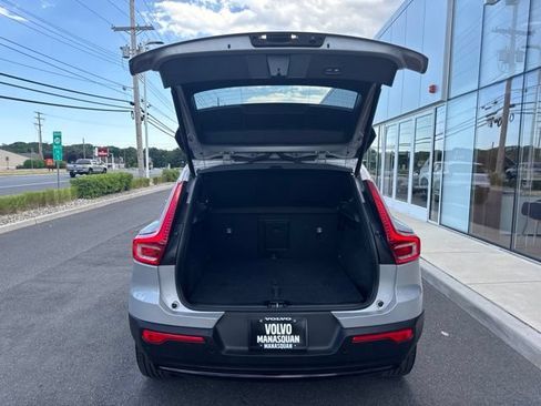 Certified 2025 Volvo XC40 B5 Plus AWD/4WD image 11