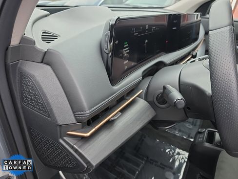 Used 2023 Nissan Ariya AWD image 18