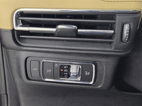 Used 2022 Lincoln Corsair Reserve image 22