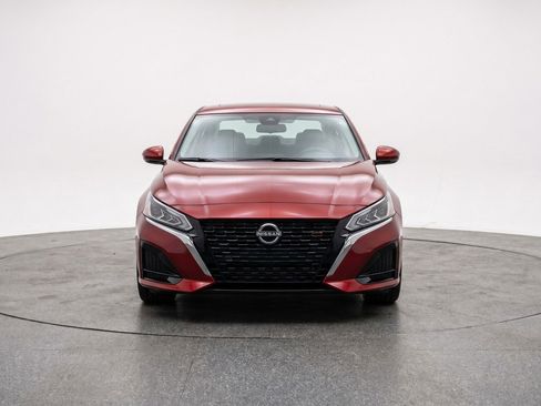 Used 2025 Nissan Altima 2.5 SV FWD image 2