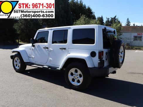 Used 2013 Jeep Wrangler Unlimited Sahara w/ Connectivity Group AWD/4WD image 8