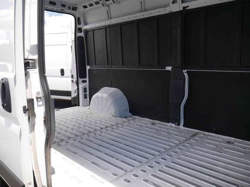 Used 2024 RAM ProMaster 2500 w/ Convenience Group FWD image 17