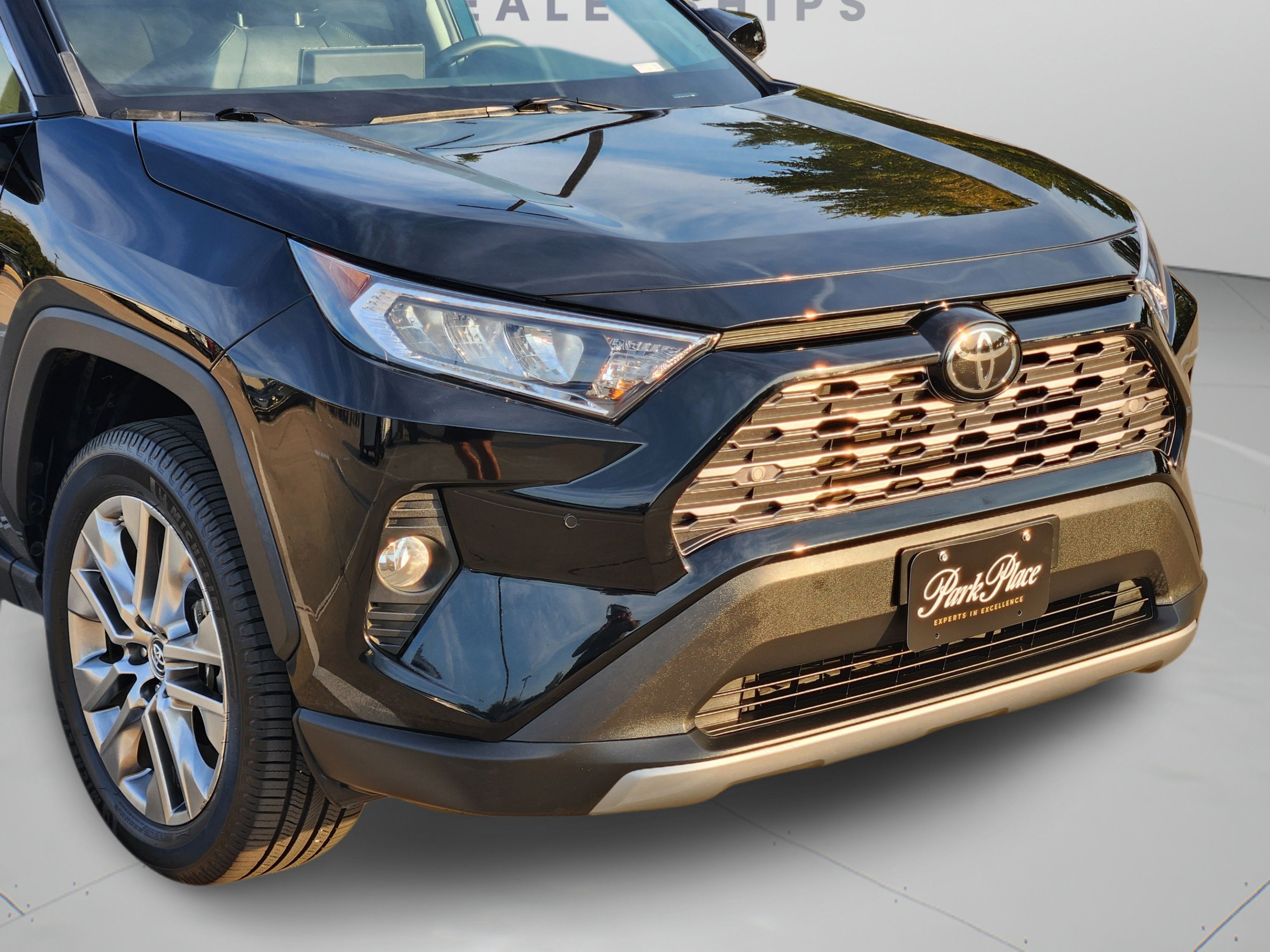 Used 2019 Toyota RAV4 Limited w/ Cold Weather Package FWD image 32