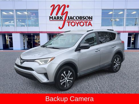 Used 2016 Toyota RAV4 LE FWD image 1