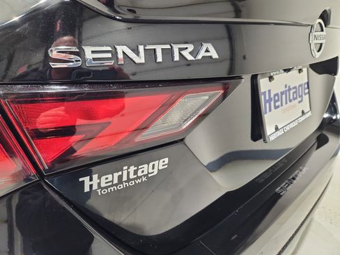 Used 2022 Nissan Sentra SR w/ SR Premium Package image 19