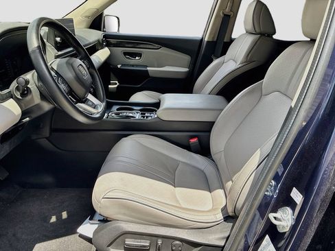 Used 2025 Honda Pilot Elite image 22
