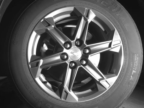 Used 2025 Chevrolet Blazer LT FWD image 12