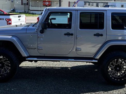 Used 2015 Jeep Wrangler Unlimited Sahara w/ Dual Top Group image 8