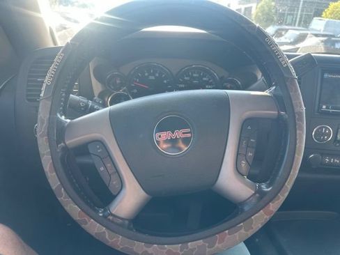 Used 2011 GMC Sierra 2500 SLE w/ SLE Preferred Package AWD/4WD image 21