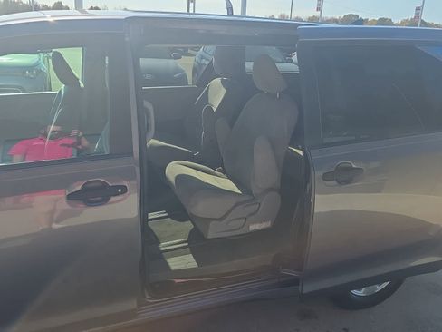 Used 2020 Toyota Sienna L image 15