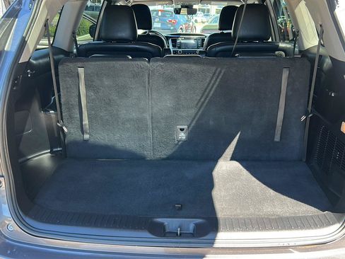 Used 2018 Toyota Highlander SE AWD/4WD image 33