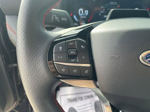 Used 2025 Ford Explorer ST-Line w/ ST-Line Street Pack image 16