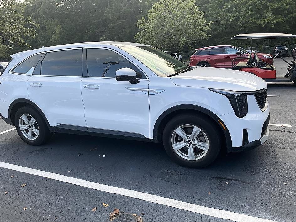 Used 2025 Kia Sorento LX FWD image 8