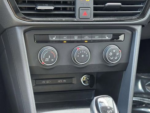 Used 2022 Volkswagen Taos SE image 20