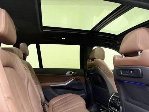 Used 2022 BMW X7 xDrive40i w/ M Sport Package AWD/4WD image 22