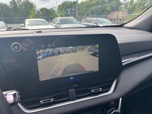 Used 2025 Chevrolet Equinox LT FWD image 24