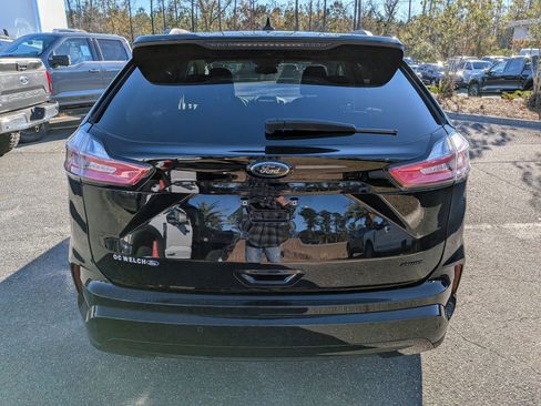 Certified 2022 Ford Edge SE w/ Black Appearance Package image 6