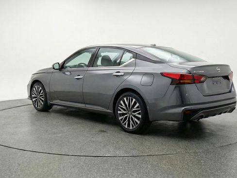 Used 2025 Nissan Altima 2.5 SV FWD image 6