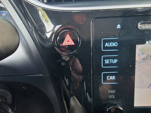 Used 2018 Toyota Corolla SE FWD image 40