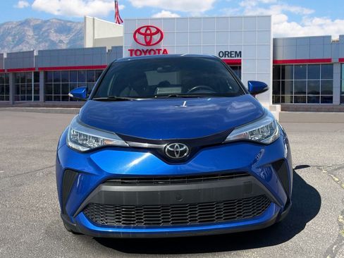Used 2022 Toyota C-HR XLE FWD image 2