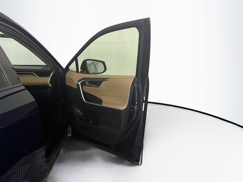 Used 2020 Toyota RAV4 XLE FWD image 30