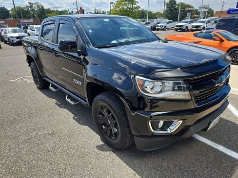 Used 2018 Chevrolet Colorado Z71 w/ Z71 Midnight Edition AWD/4WD image 2
