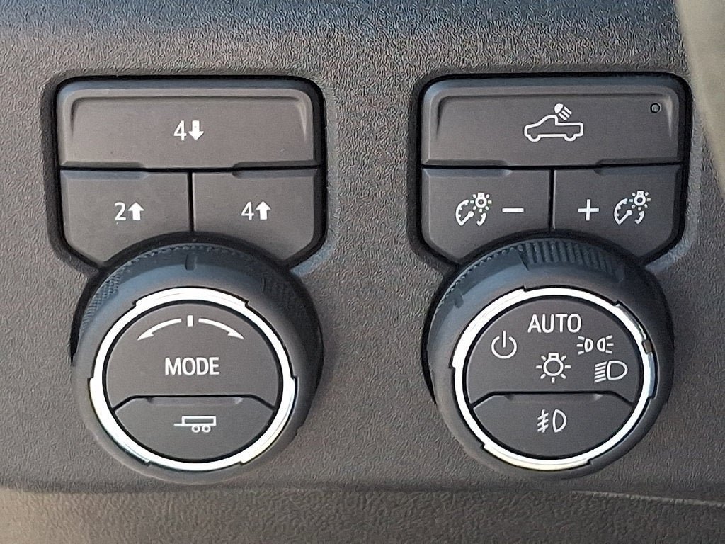 Used 2025 Chevrolet Silverado 2500 LT w/ Convenience Package AWD/4WD image 24