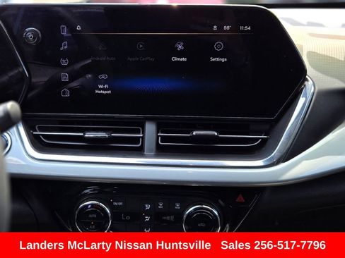 Used 2025 Chevrolet Trax LT FWD image 18