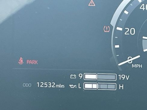 Used 2025 Toyota Tundra Limited AWD/4WD image 12