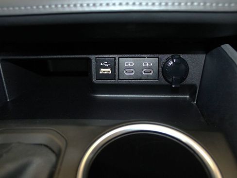 Used 2024 Toyota Highlander XLE AWD/4WD image 21