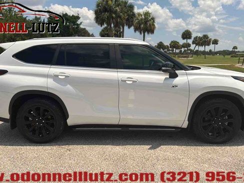 Used 2024 Toyota Highlander XLE FWD image 4
