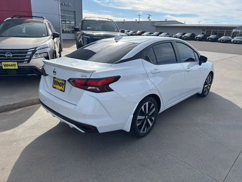 Used 2022 Nissan Versa SR image 9